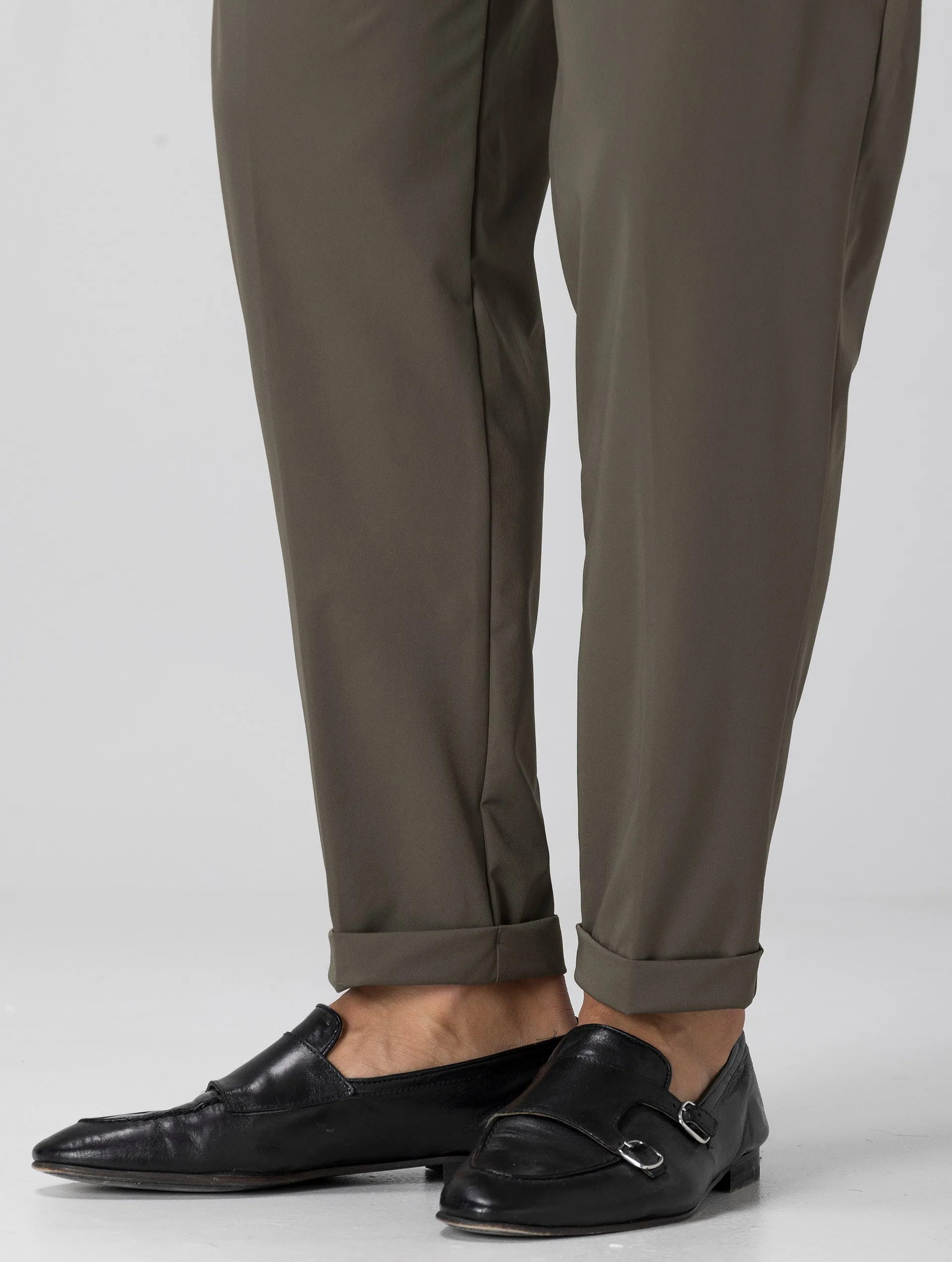 HIRO TECH FORMAL PANTS IN GREEN