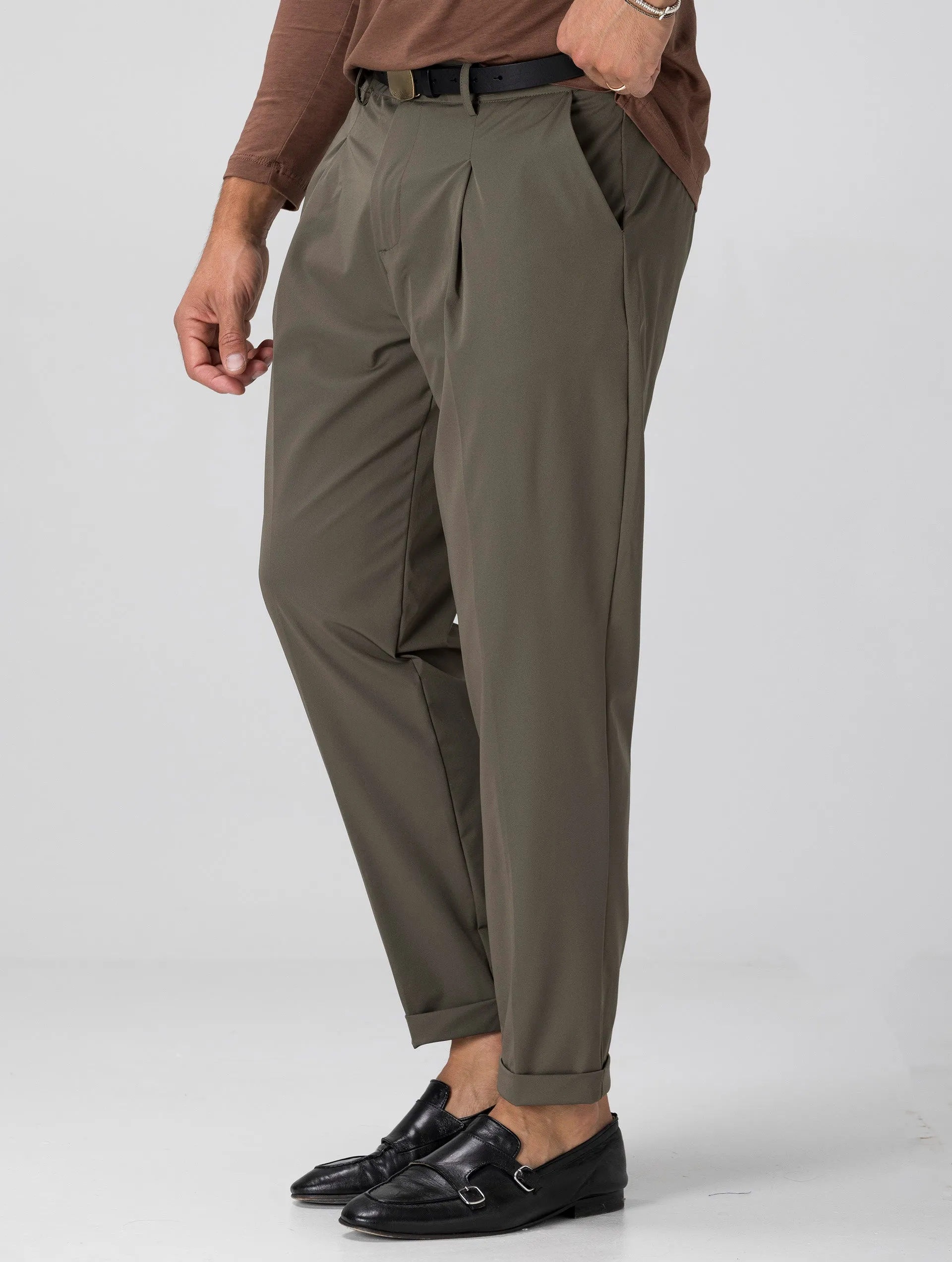 HIRO TECH FORMAL PANTS IN GREEN