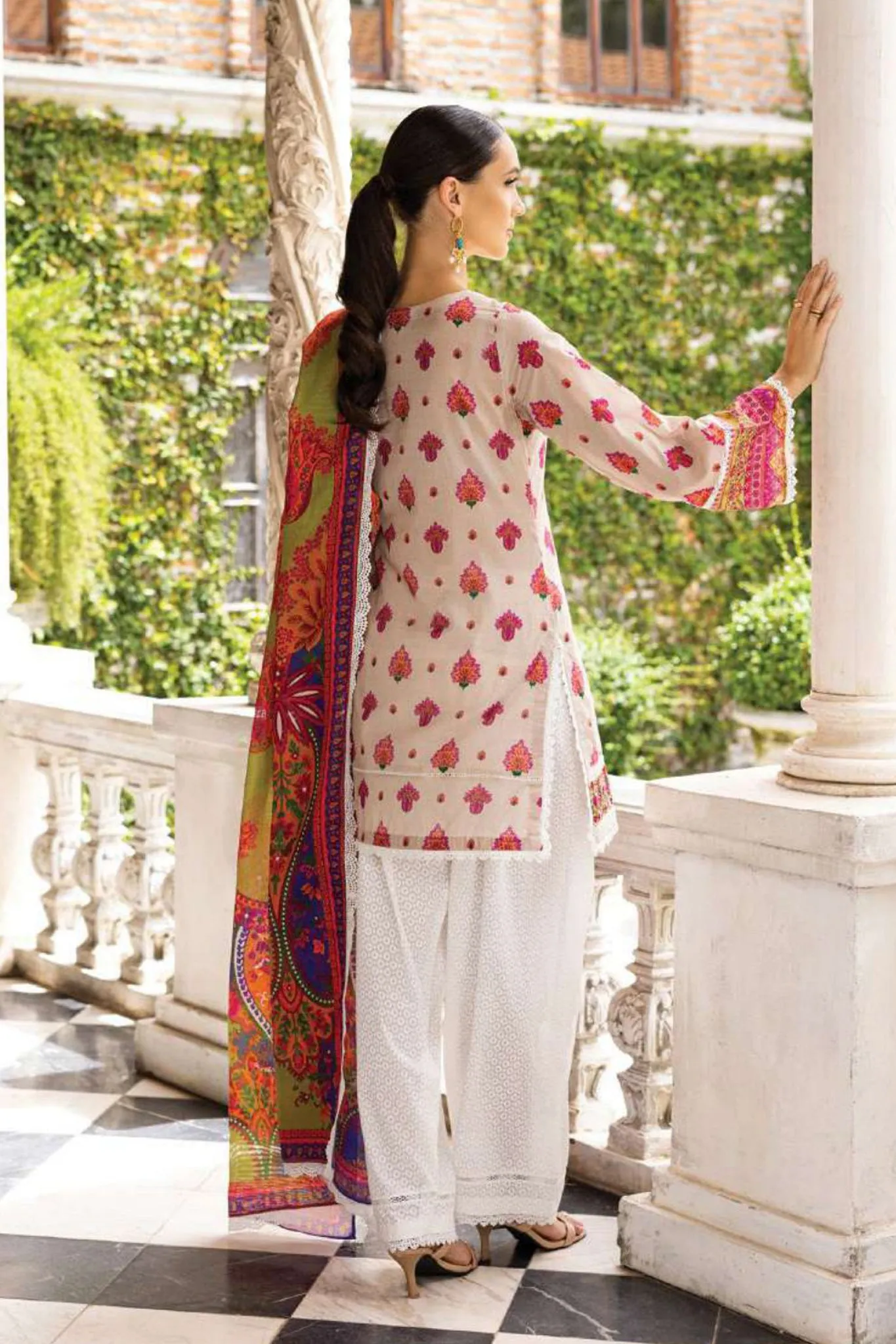 Tahra by Zainab Chottani Unstitchd 3 Piece Lawn Collection'2023-ZTC-08-B