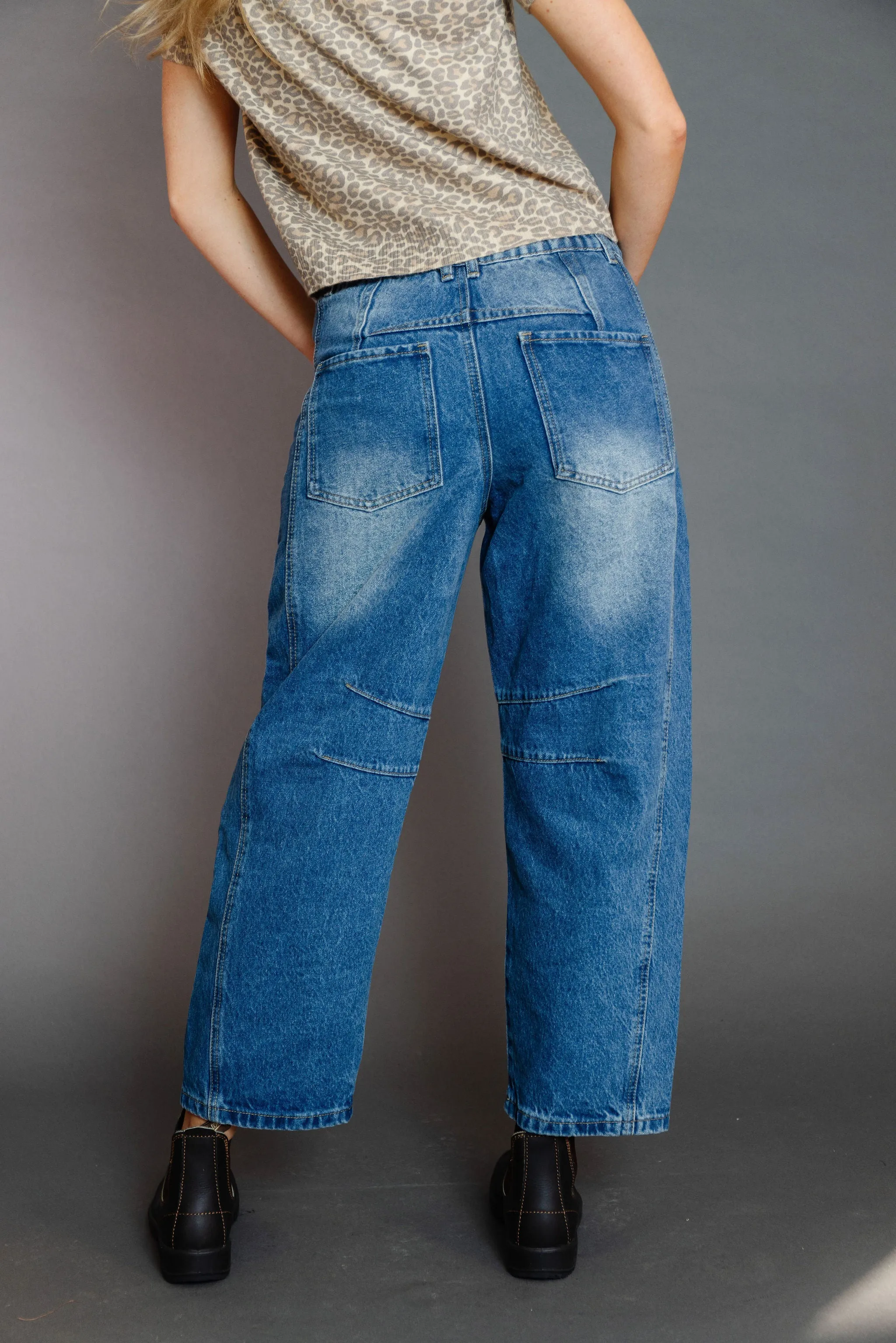 Toshi Barrel Jeans in Medium Wash