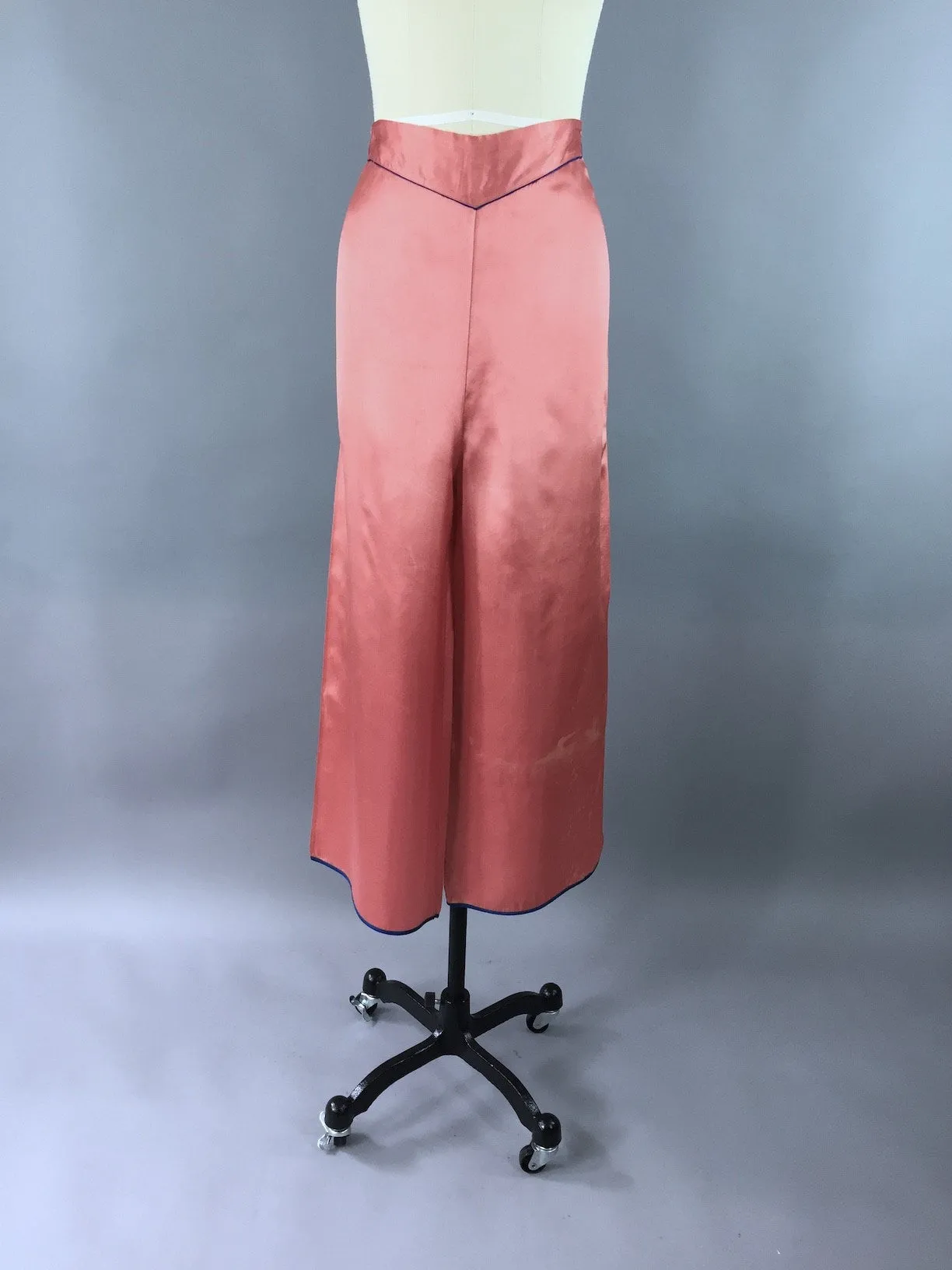 Vintage 1940s Pajamas / Chinoiserie Satin Loungewear Set