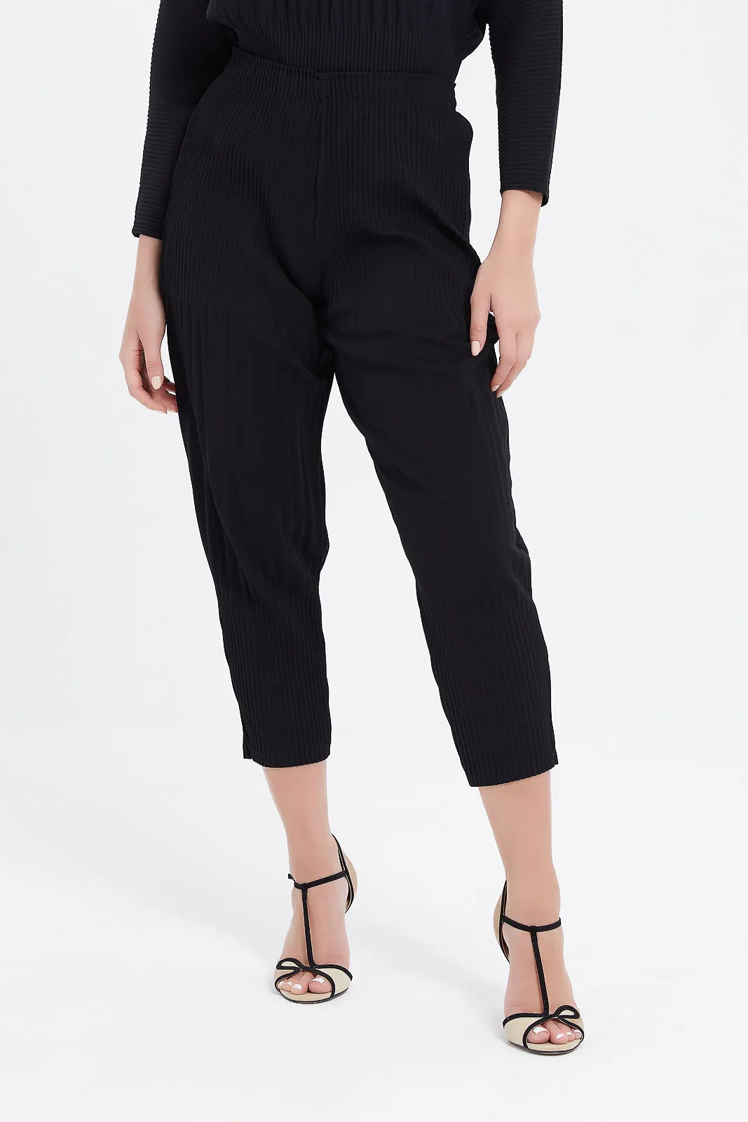 Women Black Pleated Pants